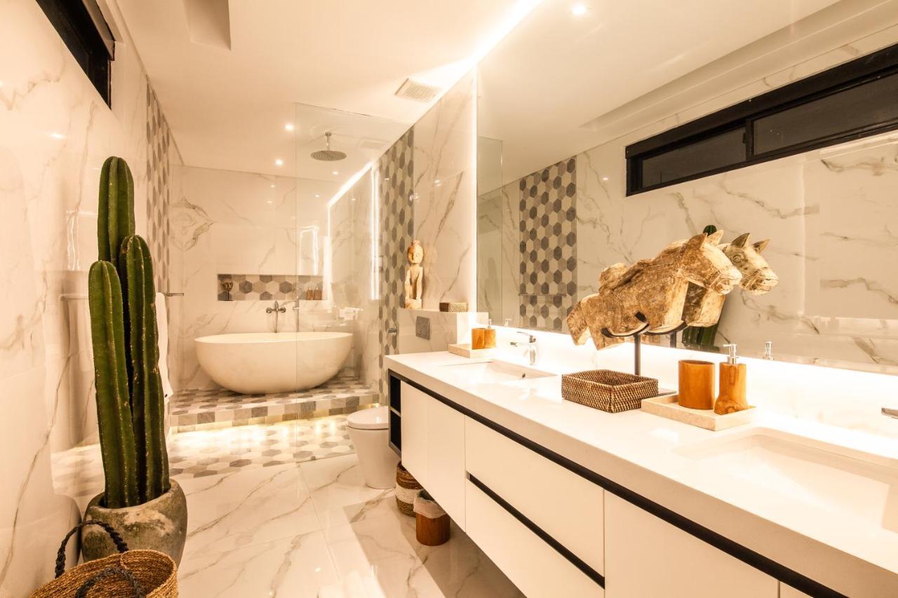 Luxury Villa Devina I Seminyak I Yoga & Gym エクステリア 写真