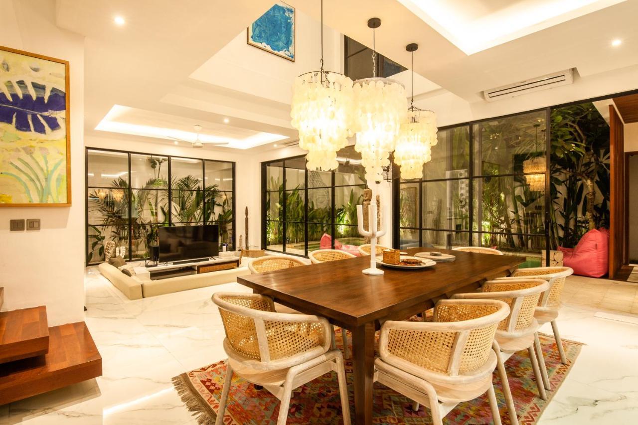 Luxury Villa Devina I Seminyak I Yoga & Gym エクステリア 写真