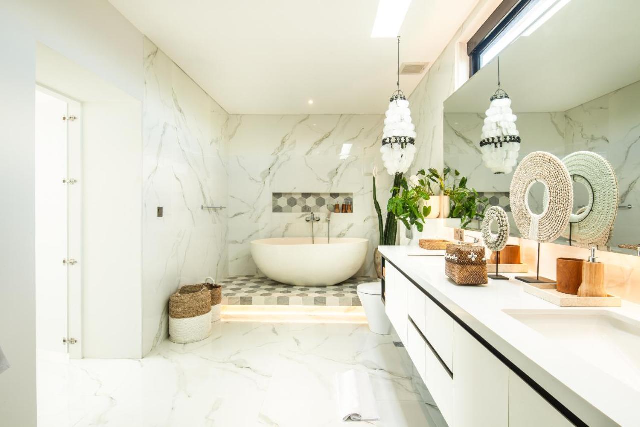 Luxury Villa Devina I Seminyak I Yoga & Gym エクステリア 写真